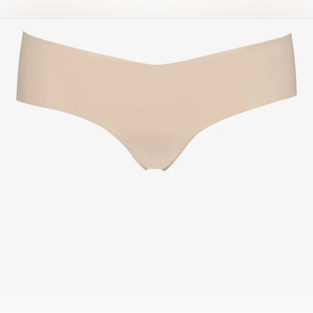 Commando Better Than Nothing® Classic Solid Girl Short. Color Beige. Size S/M